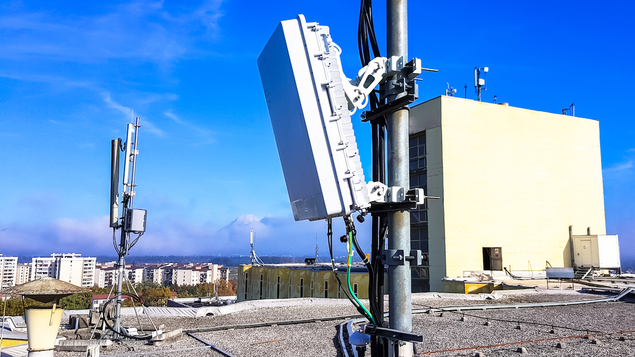 Cellular radio network antennas