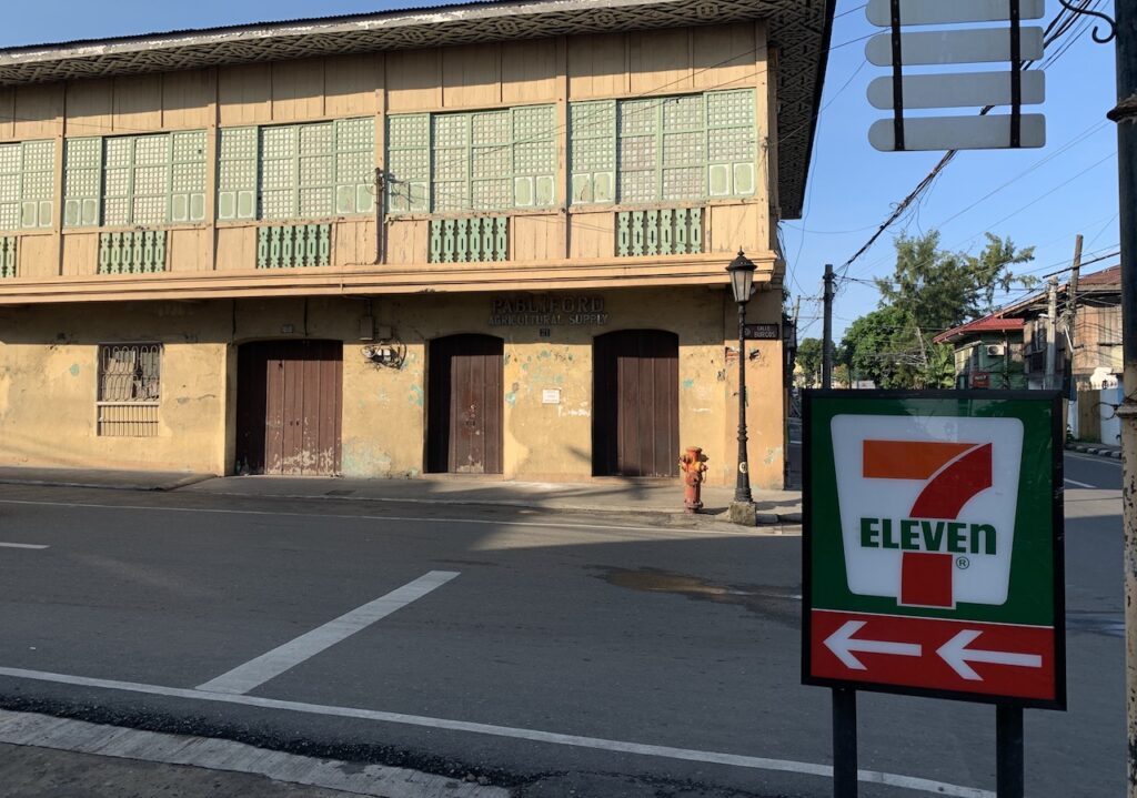 711